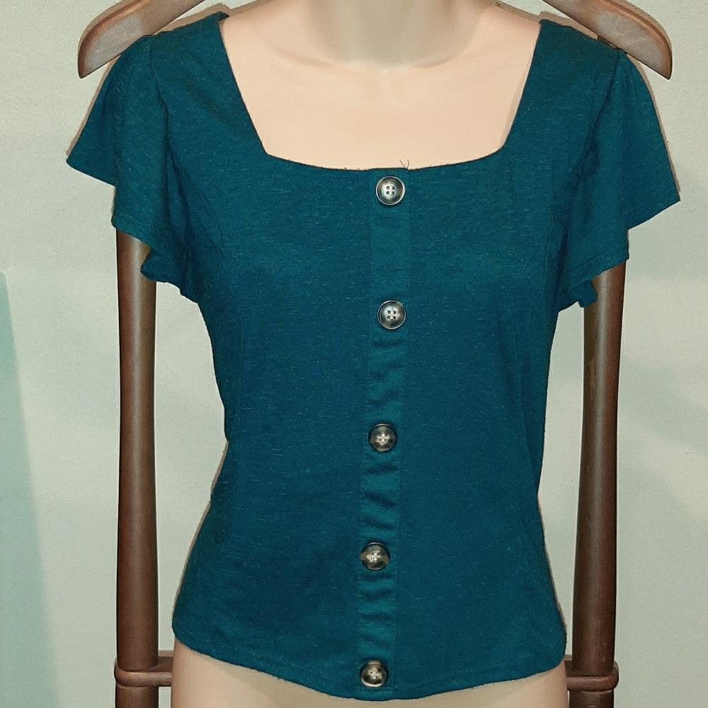 Square neck flutter sleeve button tee